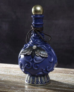 Giftflasche Mit Totenkopf Motte 23cm -Schattenfest Verkäufe giftflasche mit totenkopf motte poision bottle with skull moth halloween tischdekoration gothic deko 54736 05