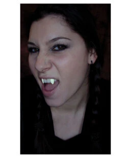 Scarecrow Vampirzähne UV Aktiv Small -Schattenfest Verkäufe scarecrow vampir zaehne glow in the dark leuchtende vamirzaehne 18966 03