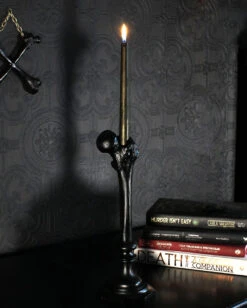 Schwarzer Oberschenkelknochen Kerzenhalter 34cm -Schattenfest Verkäufe schwarzer oberschenkelknochen kerzenhalter black femur bone candlestick holder gothic homeware 54854 03