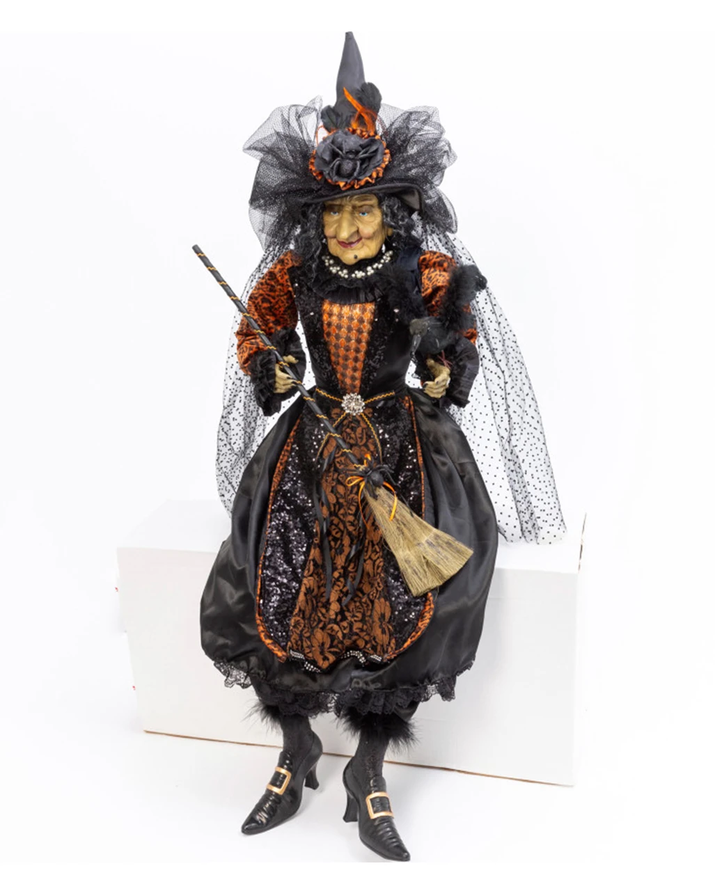 Sitzende Halloween Hexe 122cm 1 Sitzende Halloween Hexe 122cm